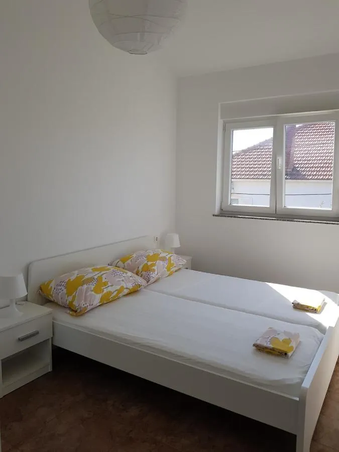 Vila Mila Apartments Sukosan
