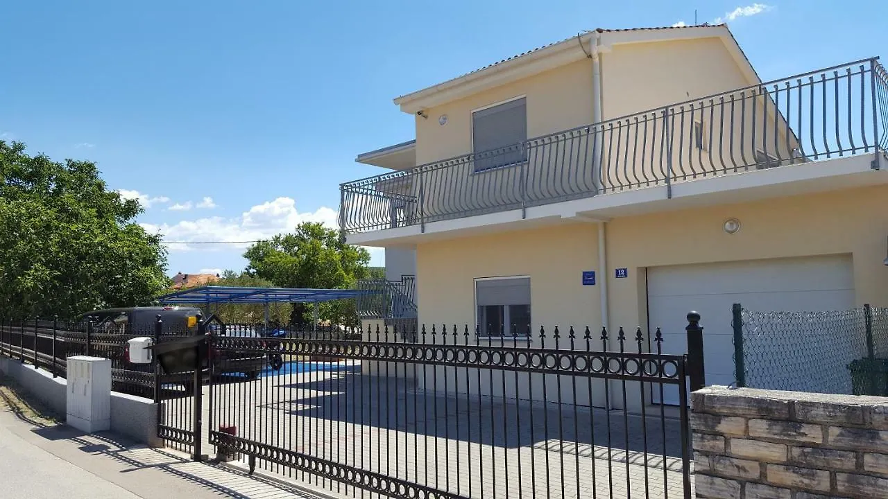 Vila Mila Apartments Sukosan