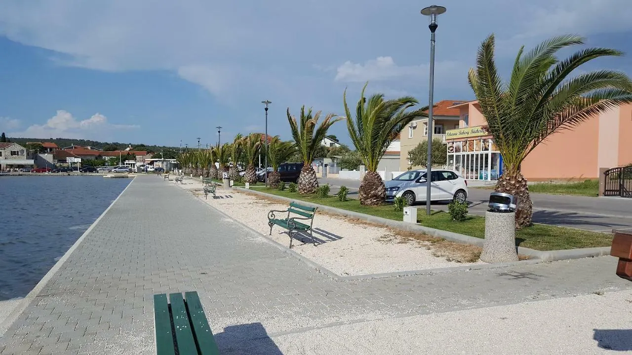 Vila Mila Apartments Sukosan